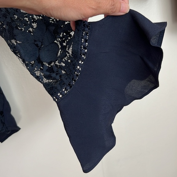 ASTR THE LABEL Navy Hallie Lace V Neck Lace Top Size L - Picture 2 of 5